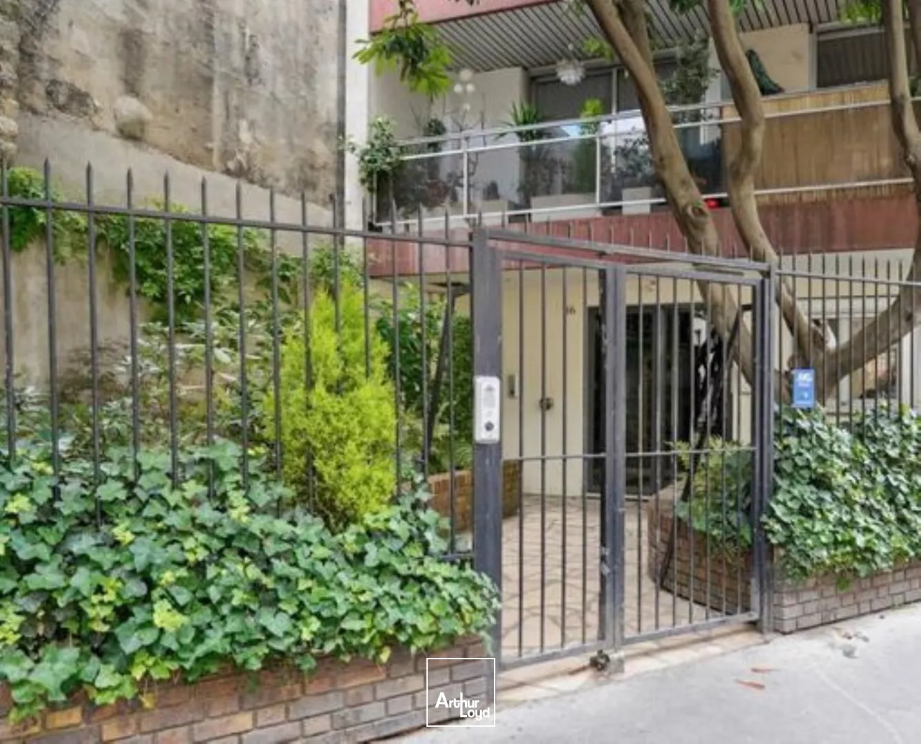 Bureaux à vendre ou à louer à PARIS 75018