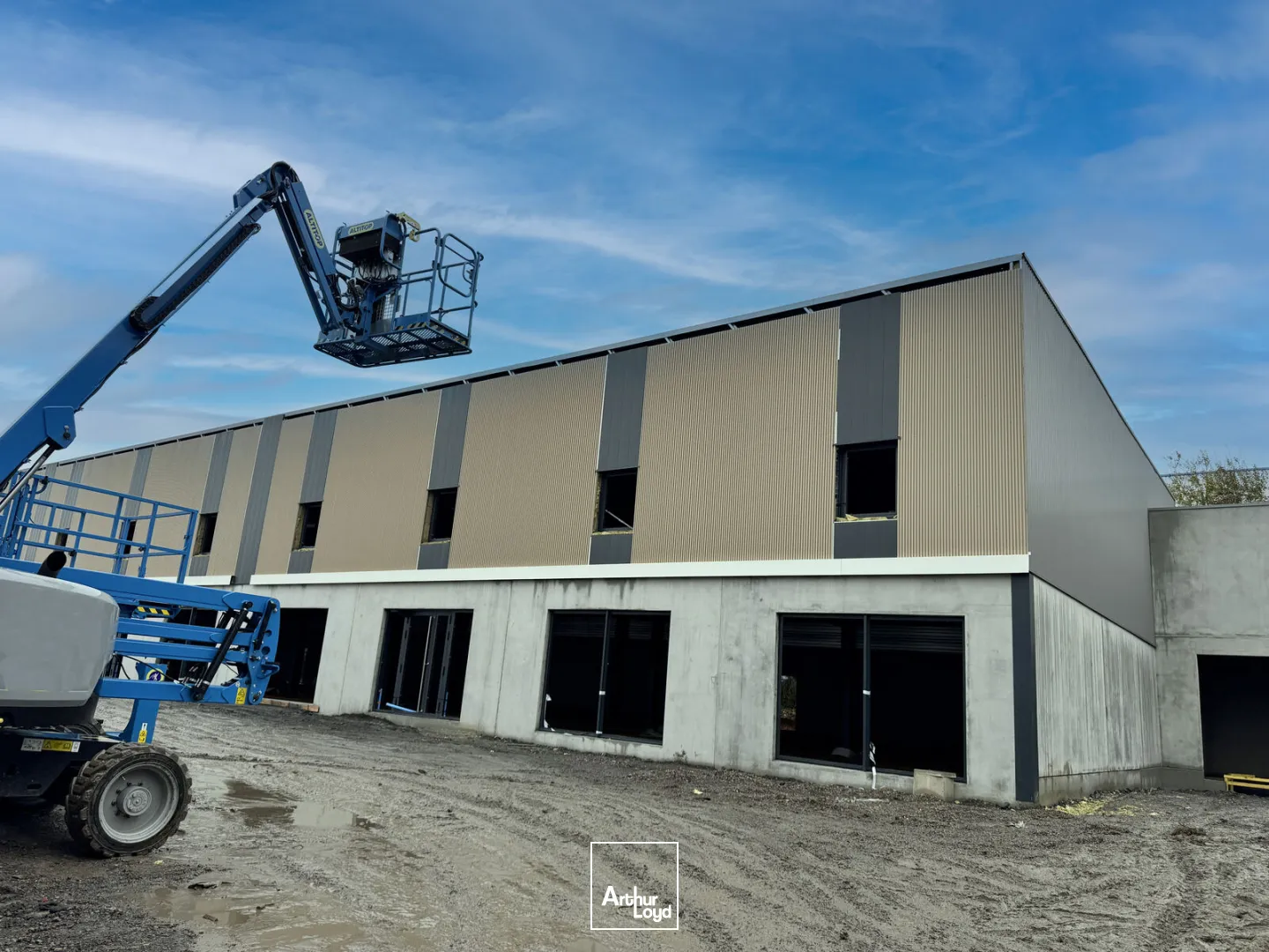 ENTREPOT à LOUER ZI de la PILATERIE / MARC EN BAROEUL / WASQUEHAL / VILLENEUVE D ASCQ entrepot / local d'activité showroom / bureaux disponible à la location site privatif emplaceme...