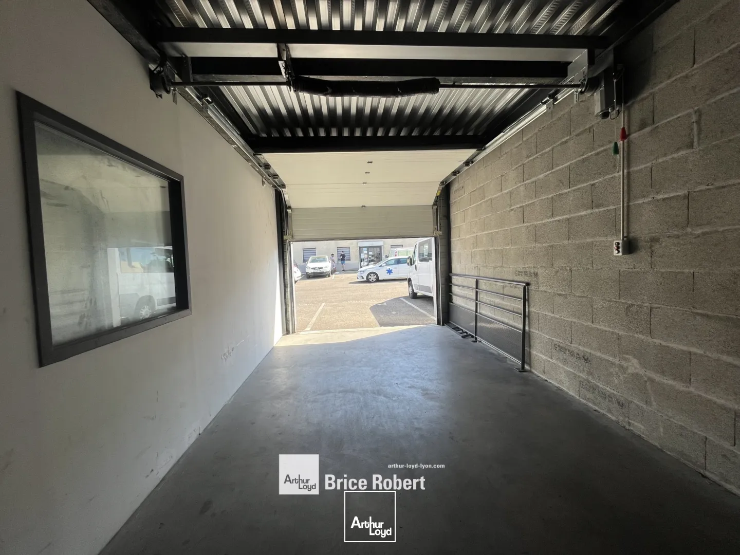 A louer - Bureaux avec petite surface de stockage - Vénissieux