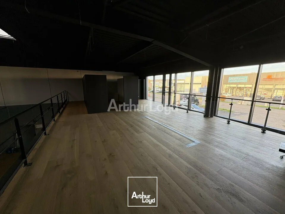 LOCAL COMMERCIAL à LOUER de 715 m²