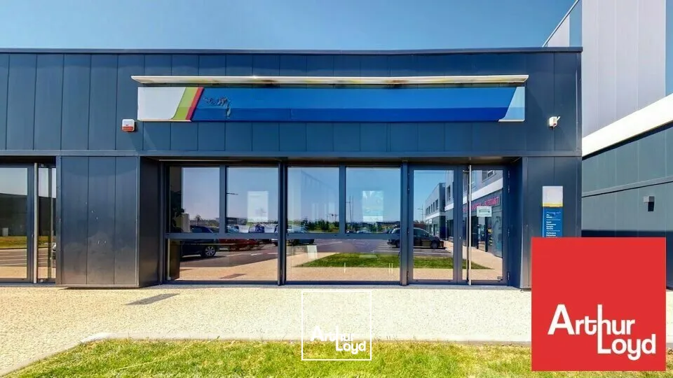LOCAL COMMERCIAL 123 M² À LOUER À BIARD  TOUTES ACTIVITÉS AUTORISÉES, PARKING ET HAUTE VISIBILITÉ