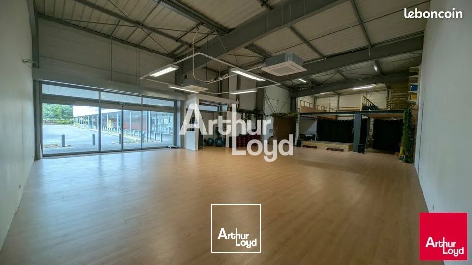 Superbe emplacement commercial - BEAUGE 2 - 245m²