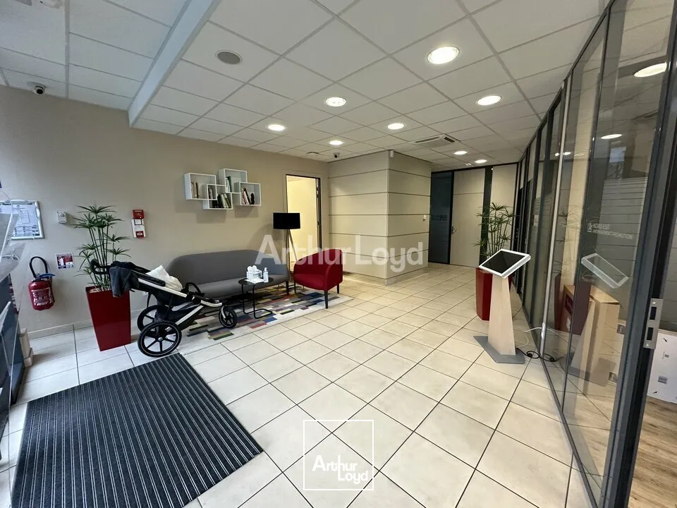 Local professionnel d'environ 411 m2 - REIMS CLAIRMARAIS