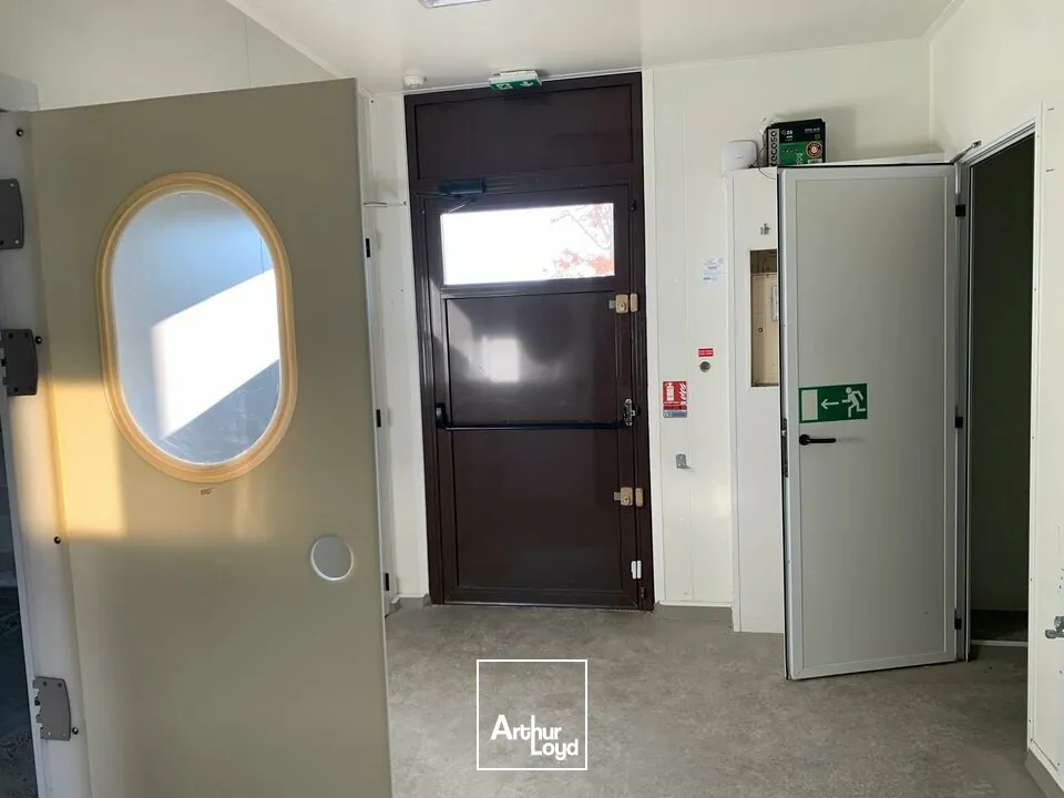 CELLULE COMMERCIALE EMPLACEMENT EXCEPTIONNEL - ZONE COMMERCIALE