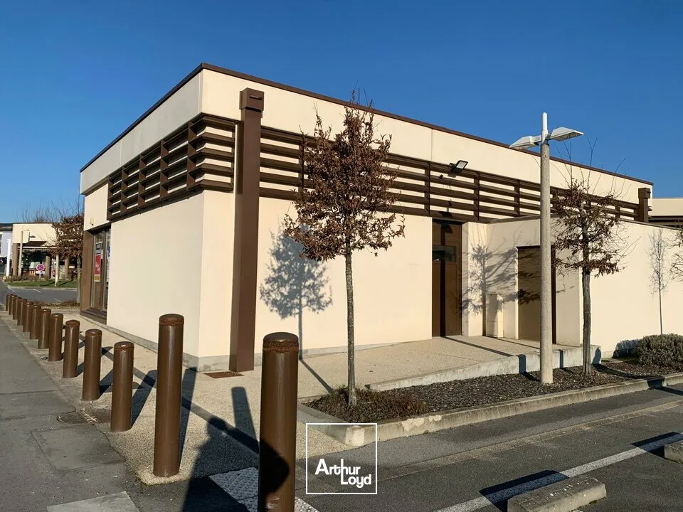 CELLULE COMMERCIALE EMPLACEMENT EXCEPTIONNEL - ZONE COMMERCIALE