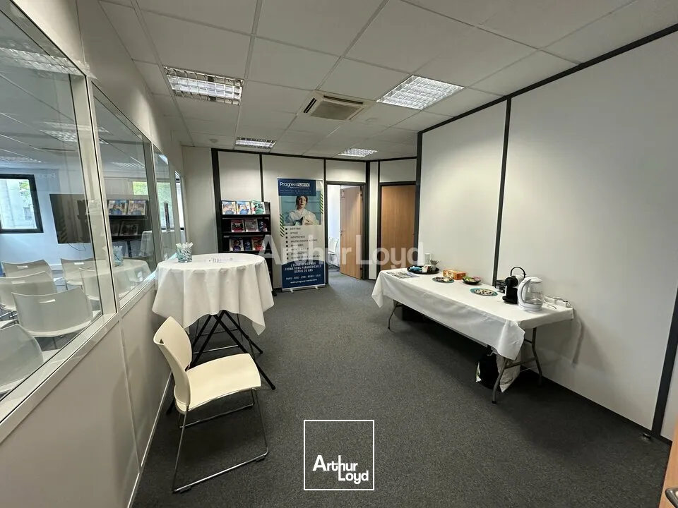 Plateau de bureaux cloisonné d'environ 186m2 REIMS CENTRE GARE