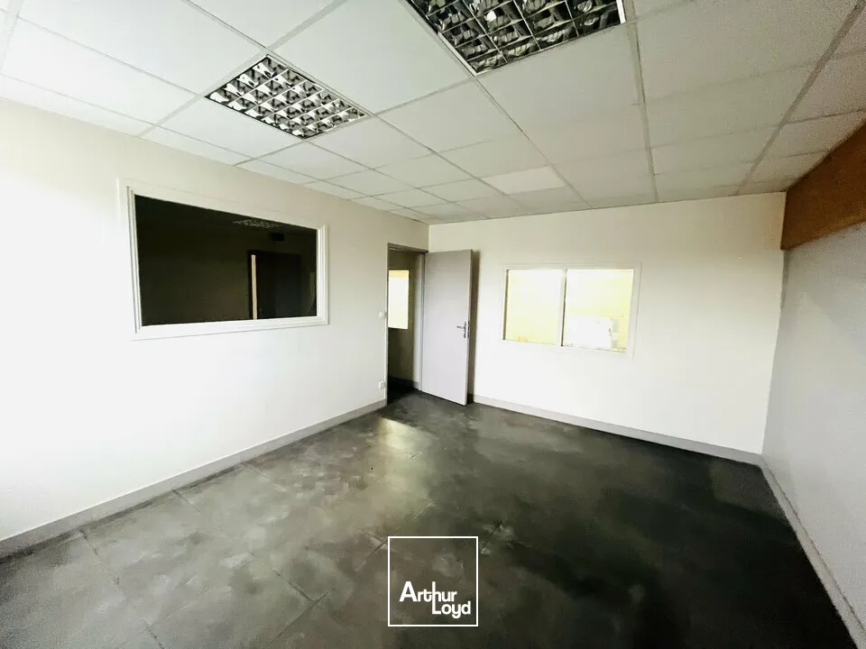 A LOUER - HARFLEUR - LOCAUX D'ACTIVITES 490 m² + 10 PARKING PRIVATIF