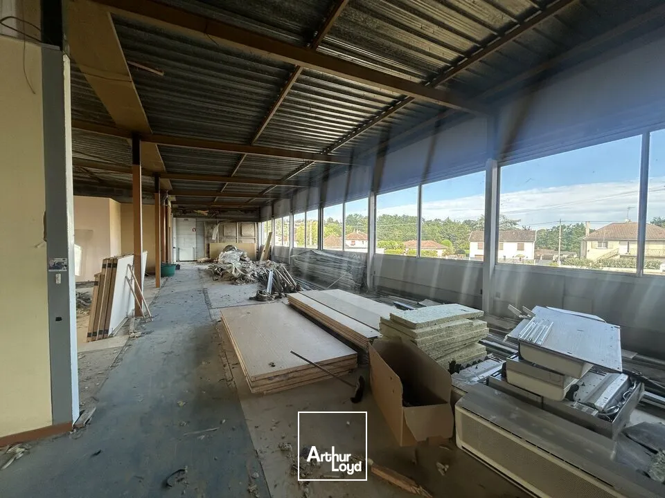 PLUS DE 500M² sur 2 NIVEAUX - MIXTE - ZA LA TOUR - ABREST 