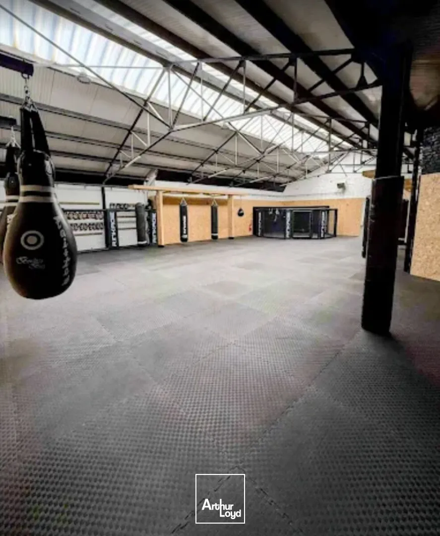 A VENDRE - LOCAUX D'ACTIVITÉS OCCUPÉS - 430 M2 - SAINT-QUENTIN