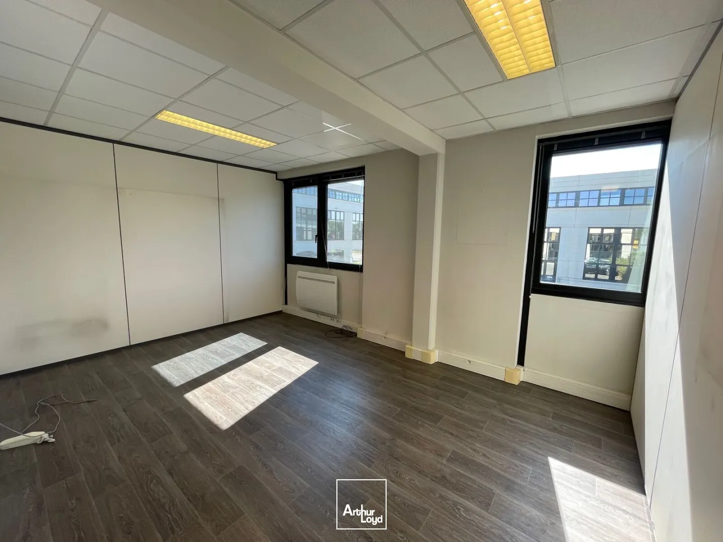 A LOUER BUREAUX DE 63 M2 À 335 M2 - COMPIEGNE ZAC DE MERCIERES