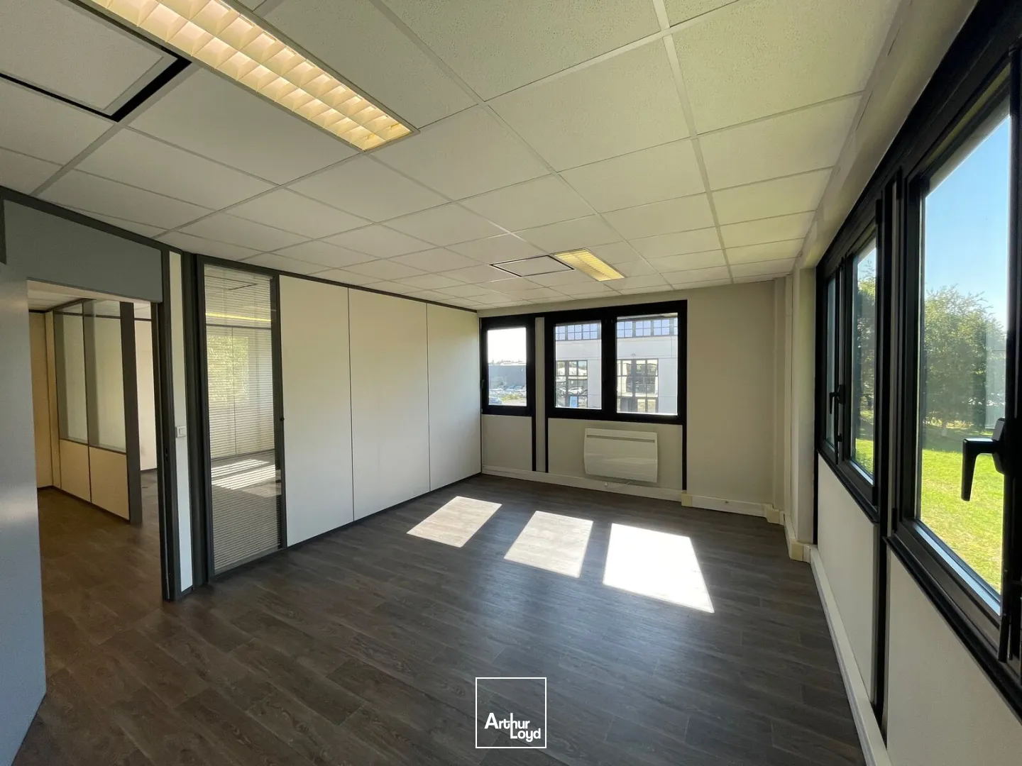 A LOUER BUREAUX DE 63 M2 À 335 M2 - COMPIEGNE ZAC DE MERCIERES
