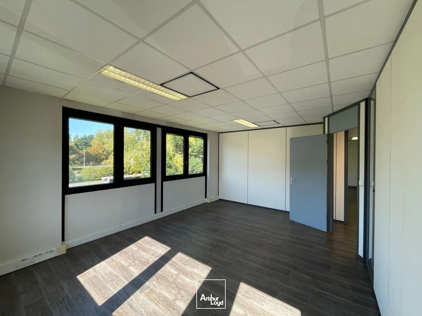 A LOUER BUREAUX DE 63 M2 À 335 M2 - COMPIEGNE ZAC DE MERCIERES