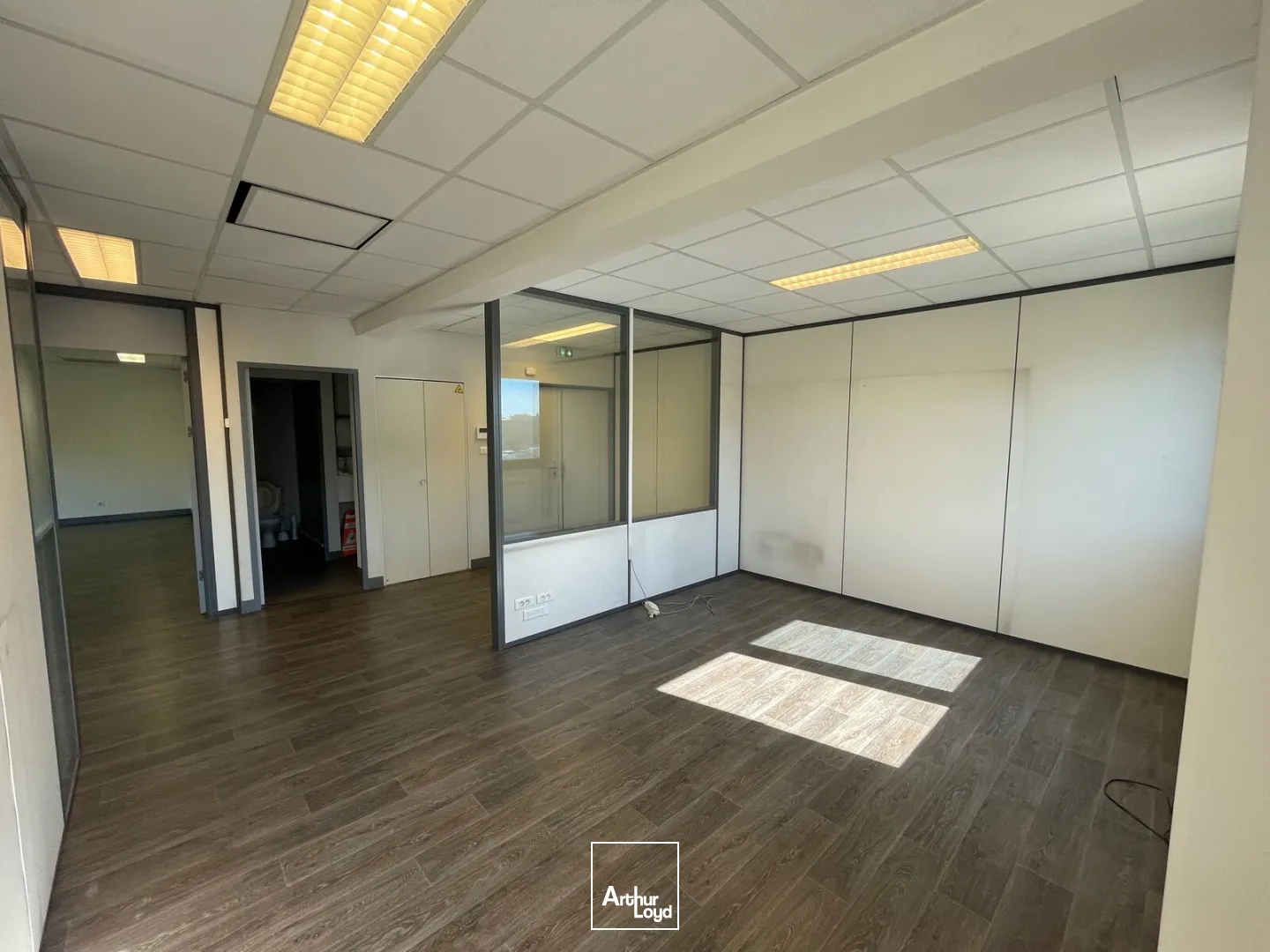 A LOUER BUREAUX DE 63 M2 À 335 M2 - COMPIEGNE ZAC DE MERCIERES