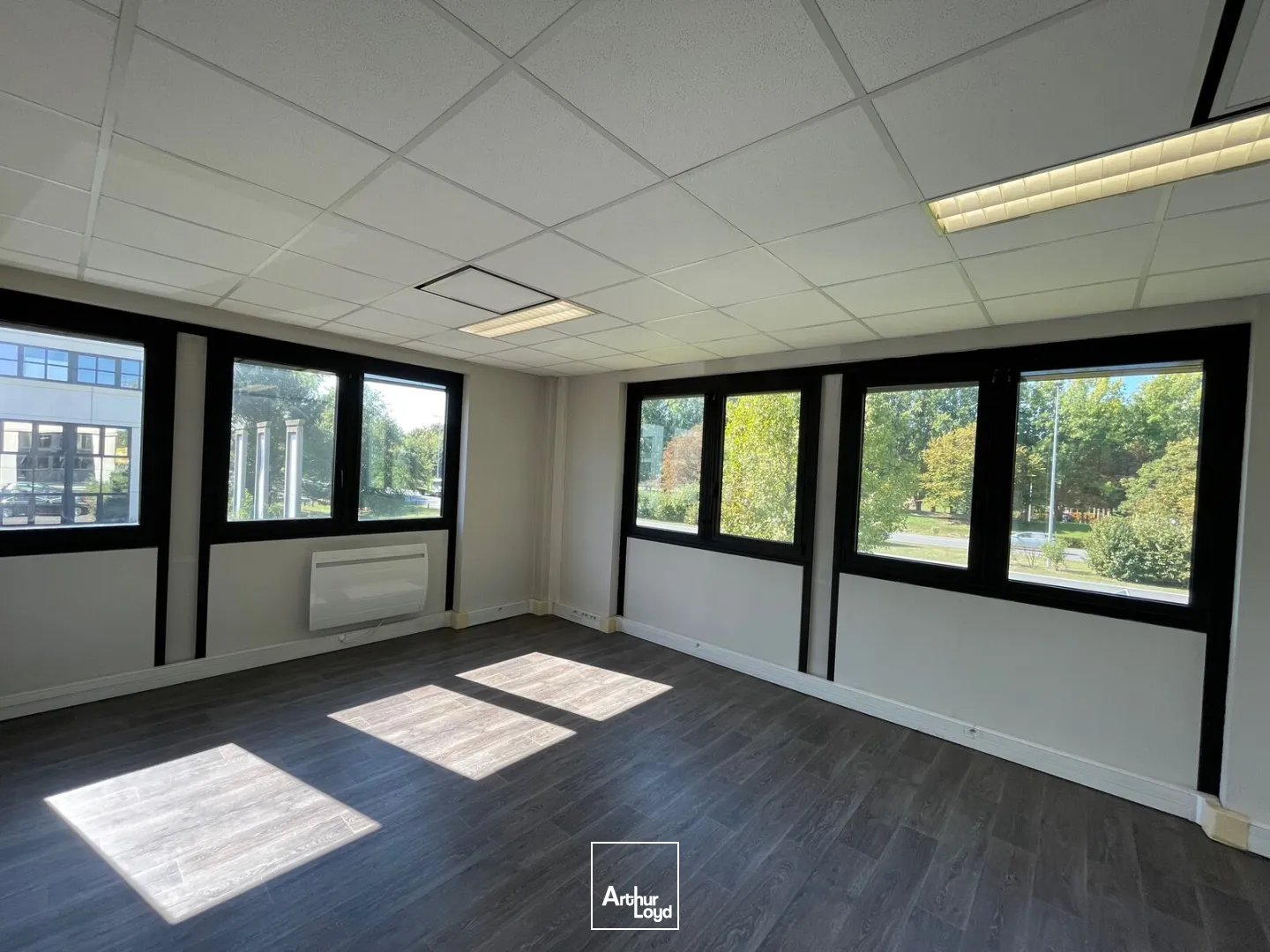A LOUER BUREAUX DE 63 M2 À 335 M2 - COMPIEGNE ZAC DE MERCIERES