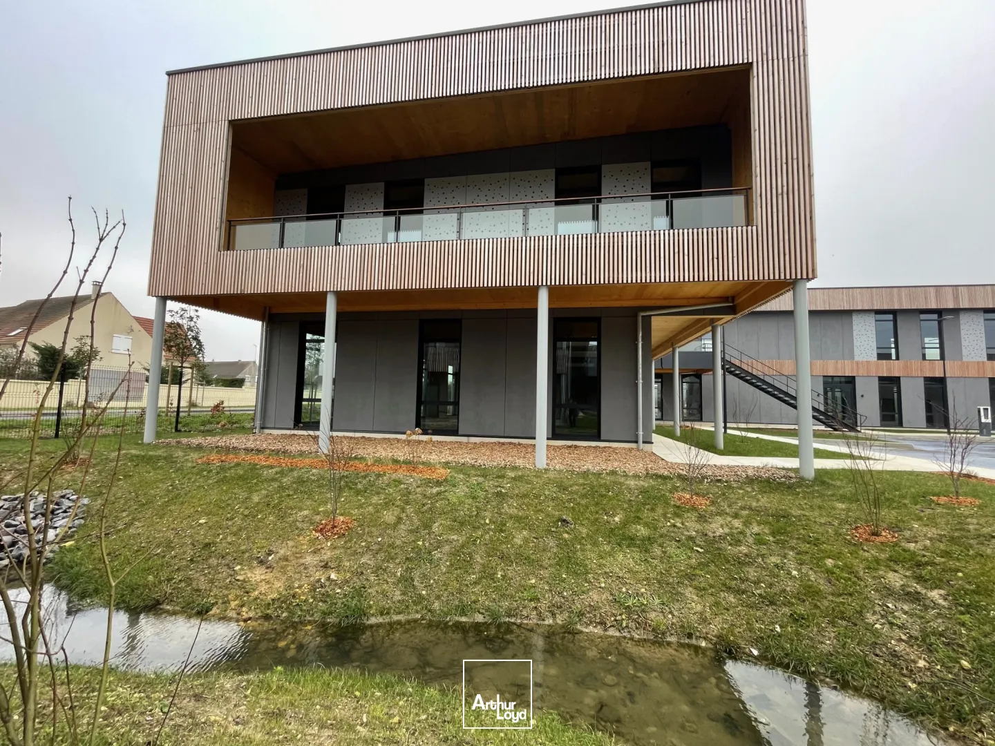 A LOUER BUREAUX 159 M2 LACROIX SAINT OUEN - PARC TERTIAIRE