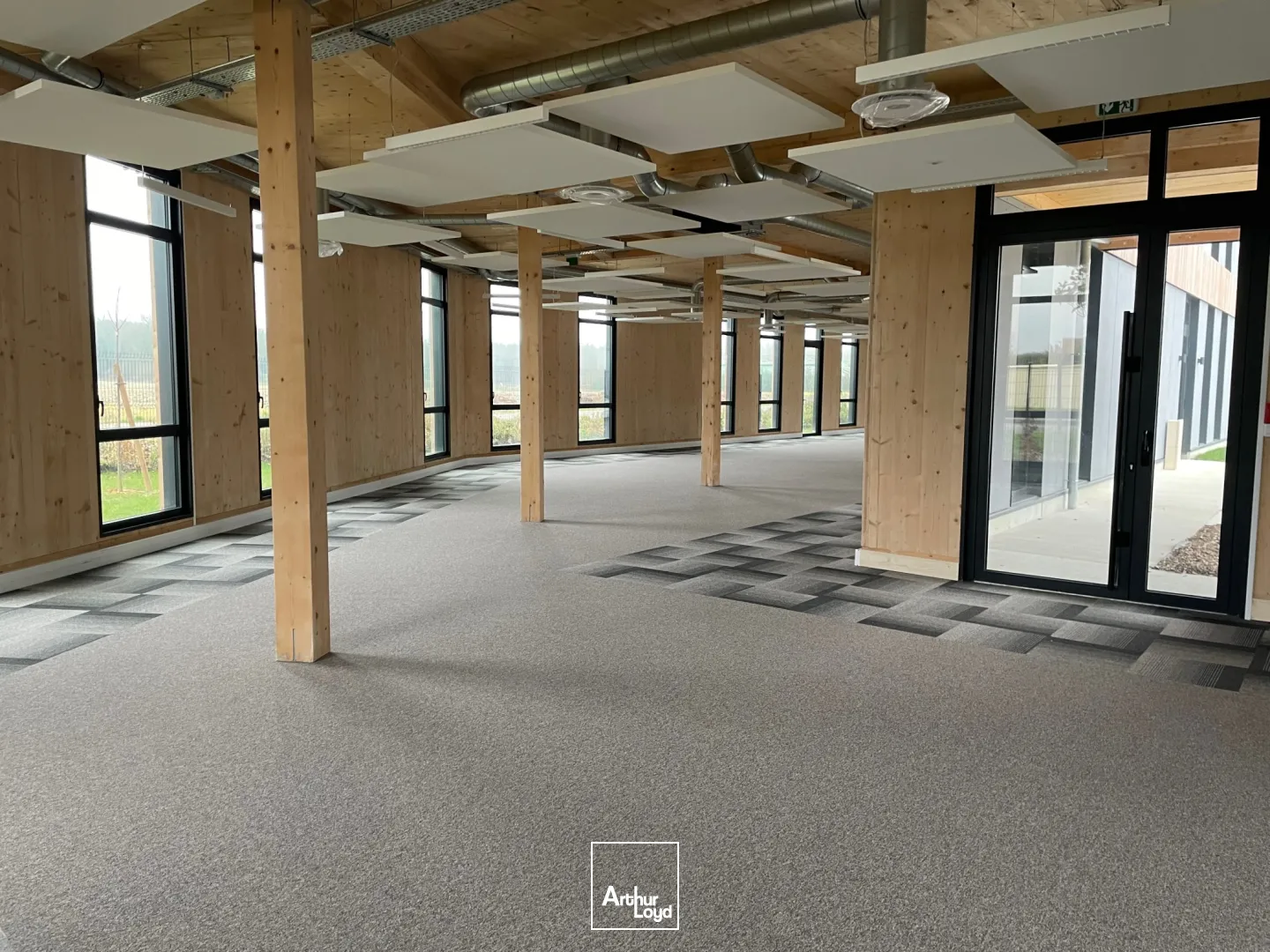 A LOUER BUREAUX 159 M2 LACROIX SAINT OUEN - PARC TERTIAIRE