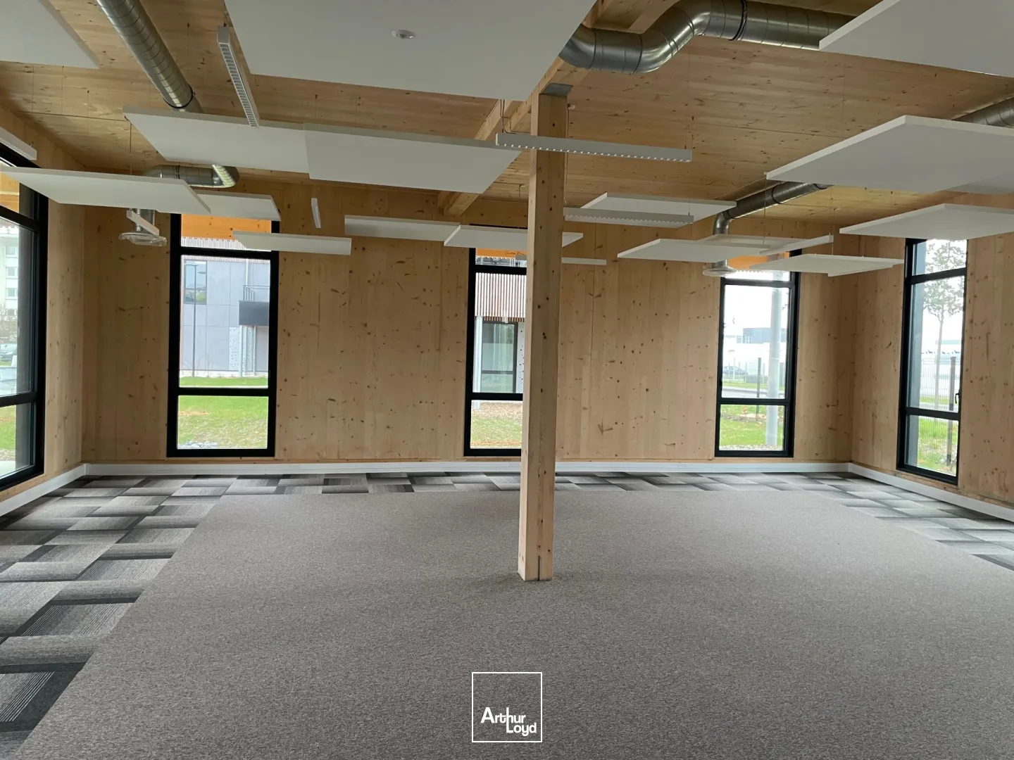 A LOUER BUREAUX 159 M2 LACROIX SAINT OUEN - PARC TERTIAIRE