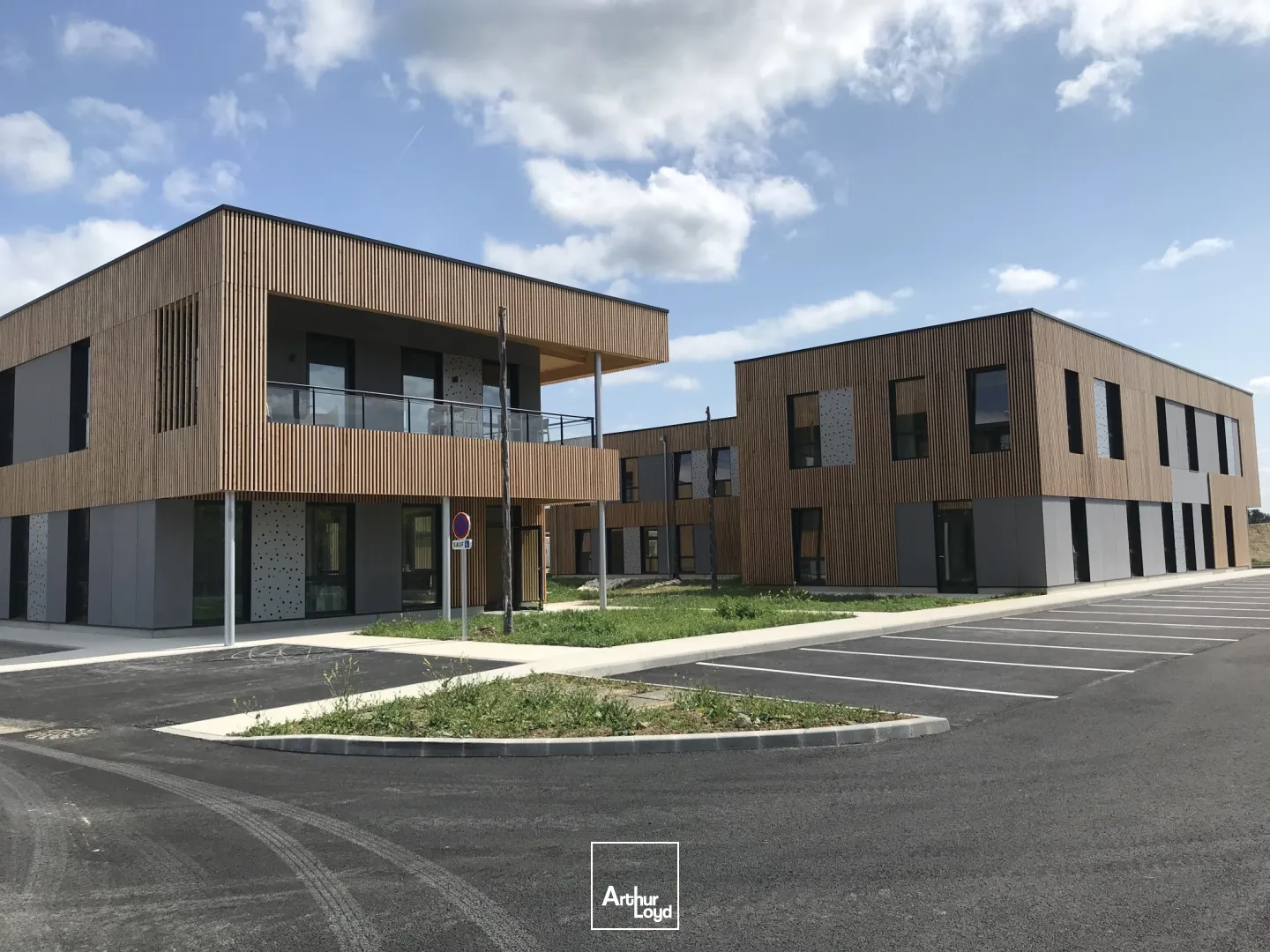 A LOUER BUREAUX 159 M2 LACROIX SAINT OUEN - PARC TERTIAIRE