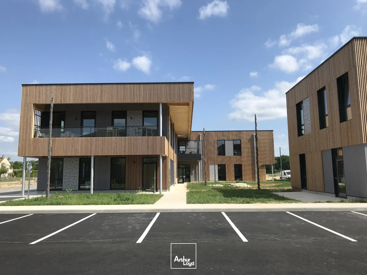 A LOUER BUREAUX 159 M2 LACROIX SAINT OUEN - PARC TERTIAIRE