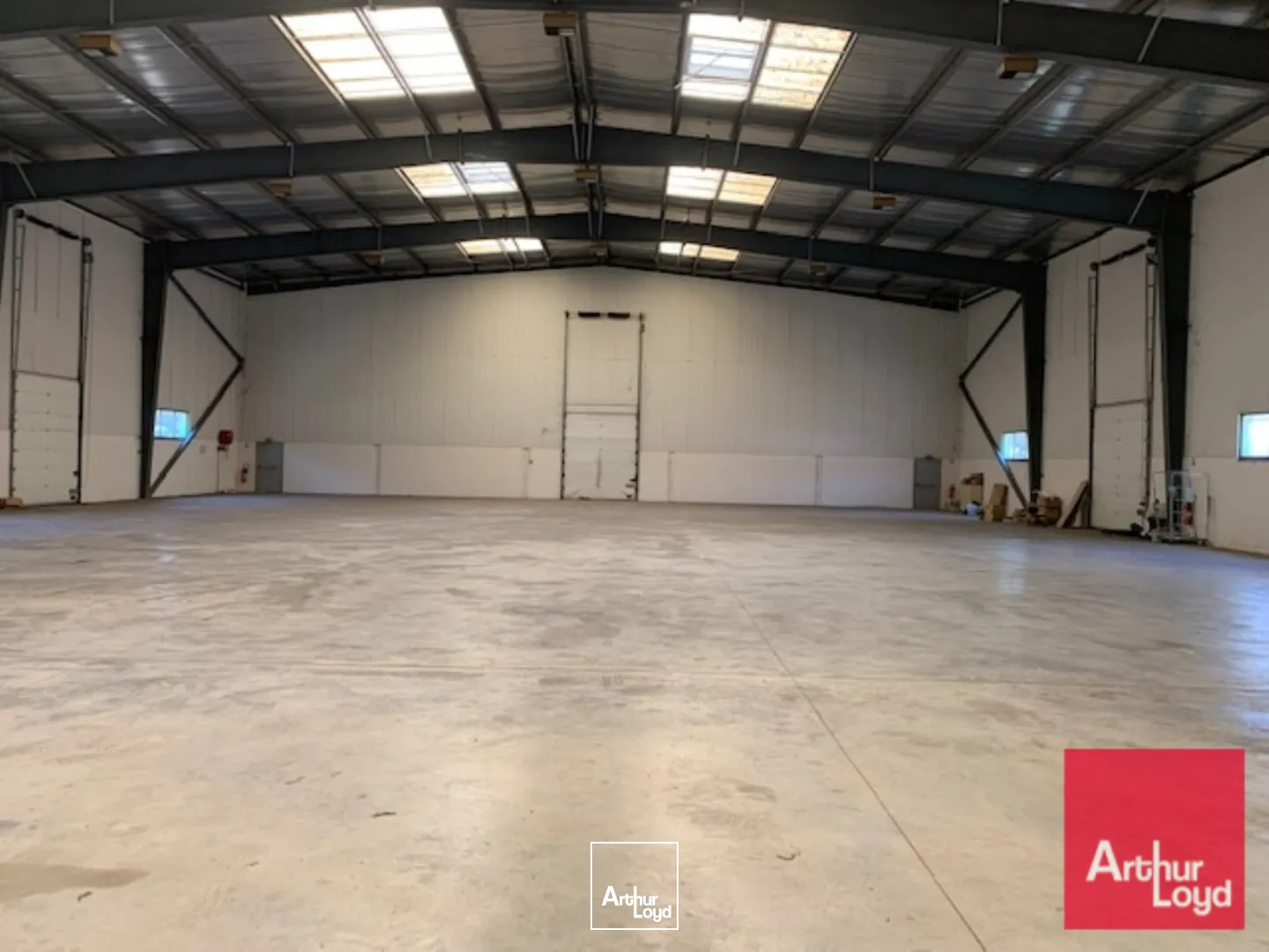 Bâtiment d'activité indépendant à louer/ à vendre - Surface 1 620 m²