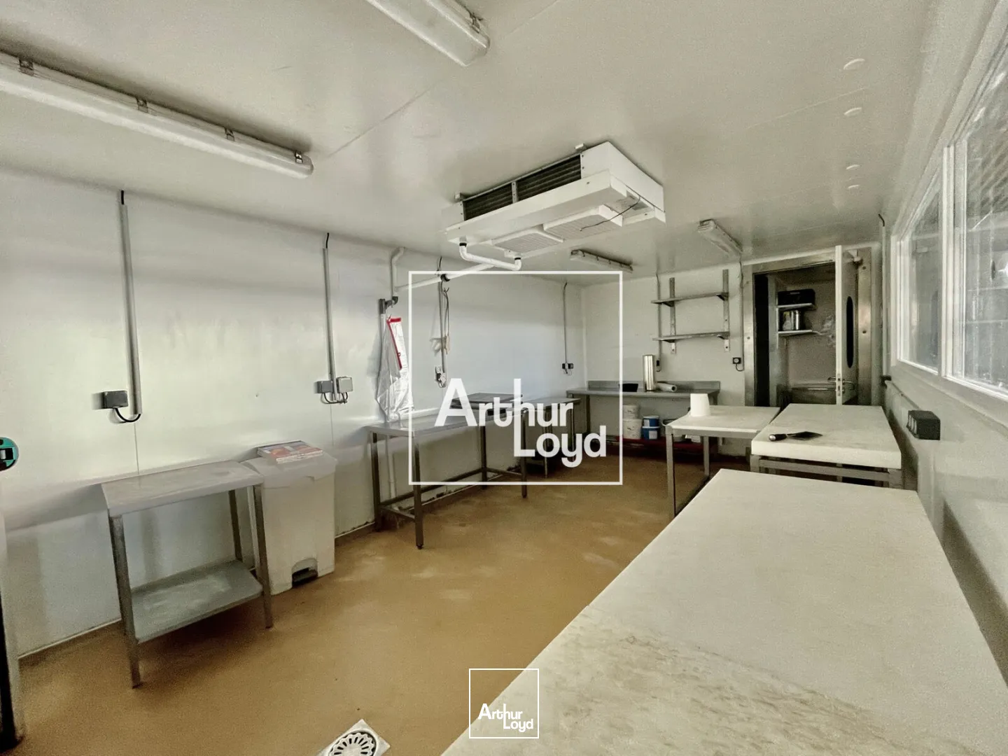 Local commercial d'exception à louer - 650 m2 - Forte visibilité et accès optimisés