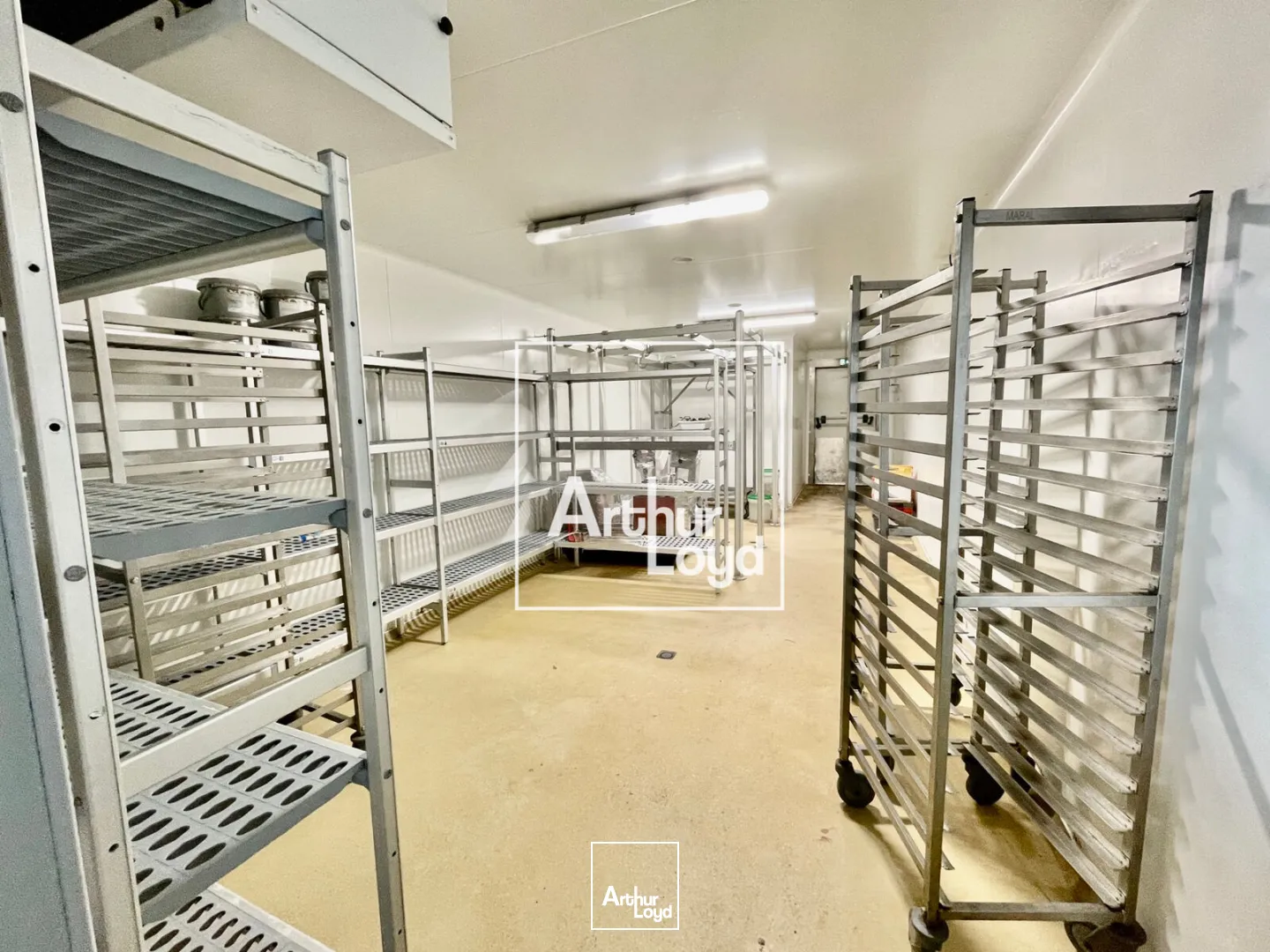 Local commercial d'exception à louer - 650 m2 - Forte visibilité et accès optimisés