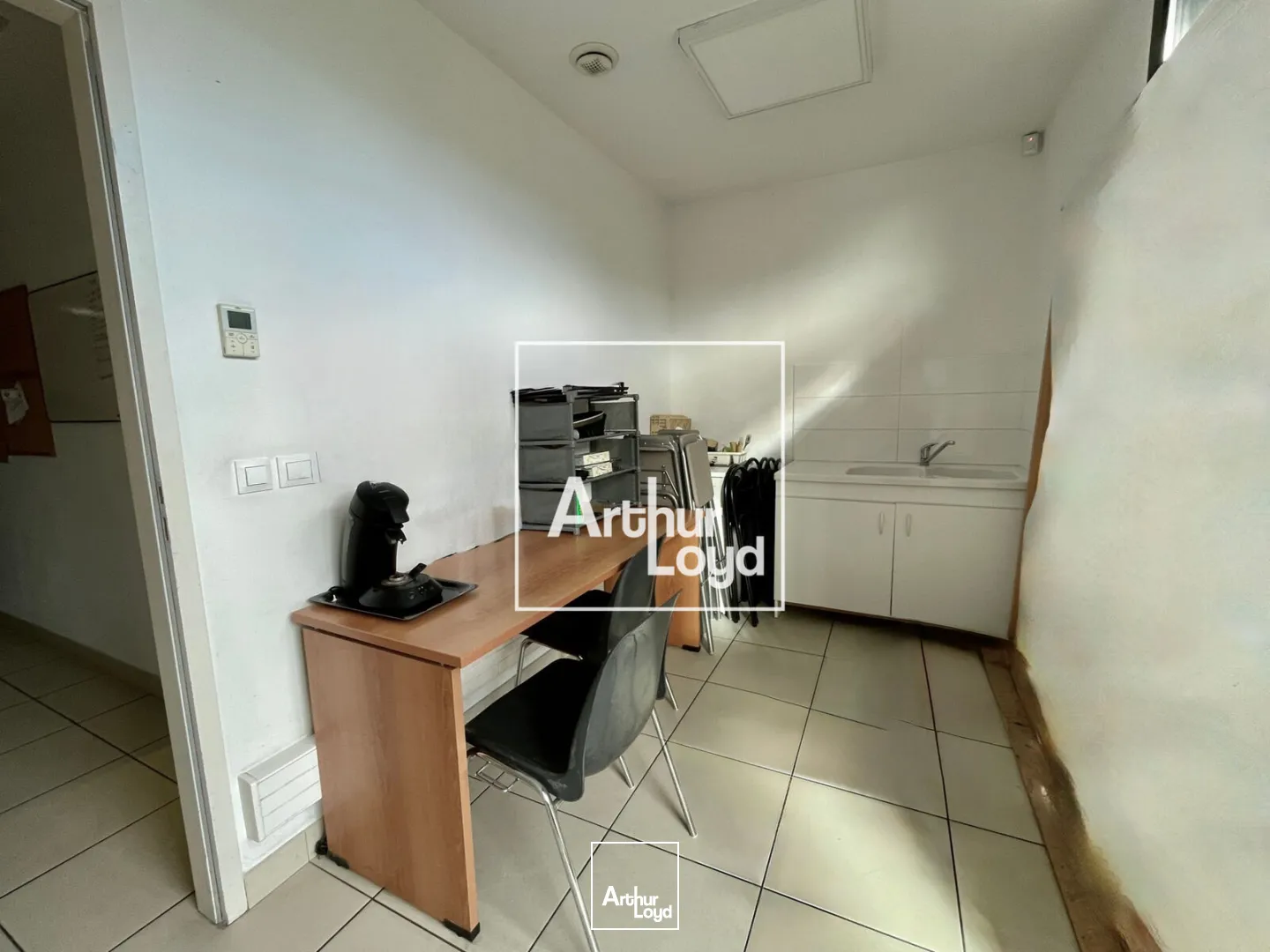 Local commercial d'exception à louer - 650 m2 - Forte visibilité et accès optimisés