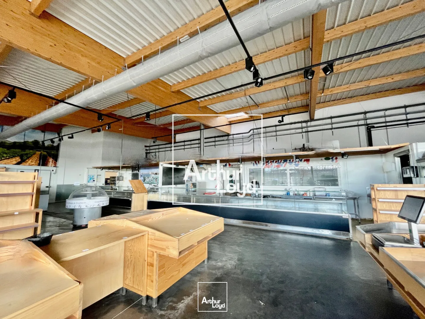 Local commercial d'exception à louer - 650 m2 - Forte visibilité et accès optimisés