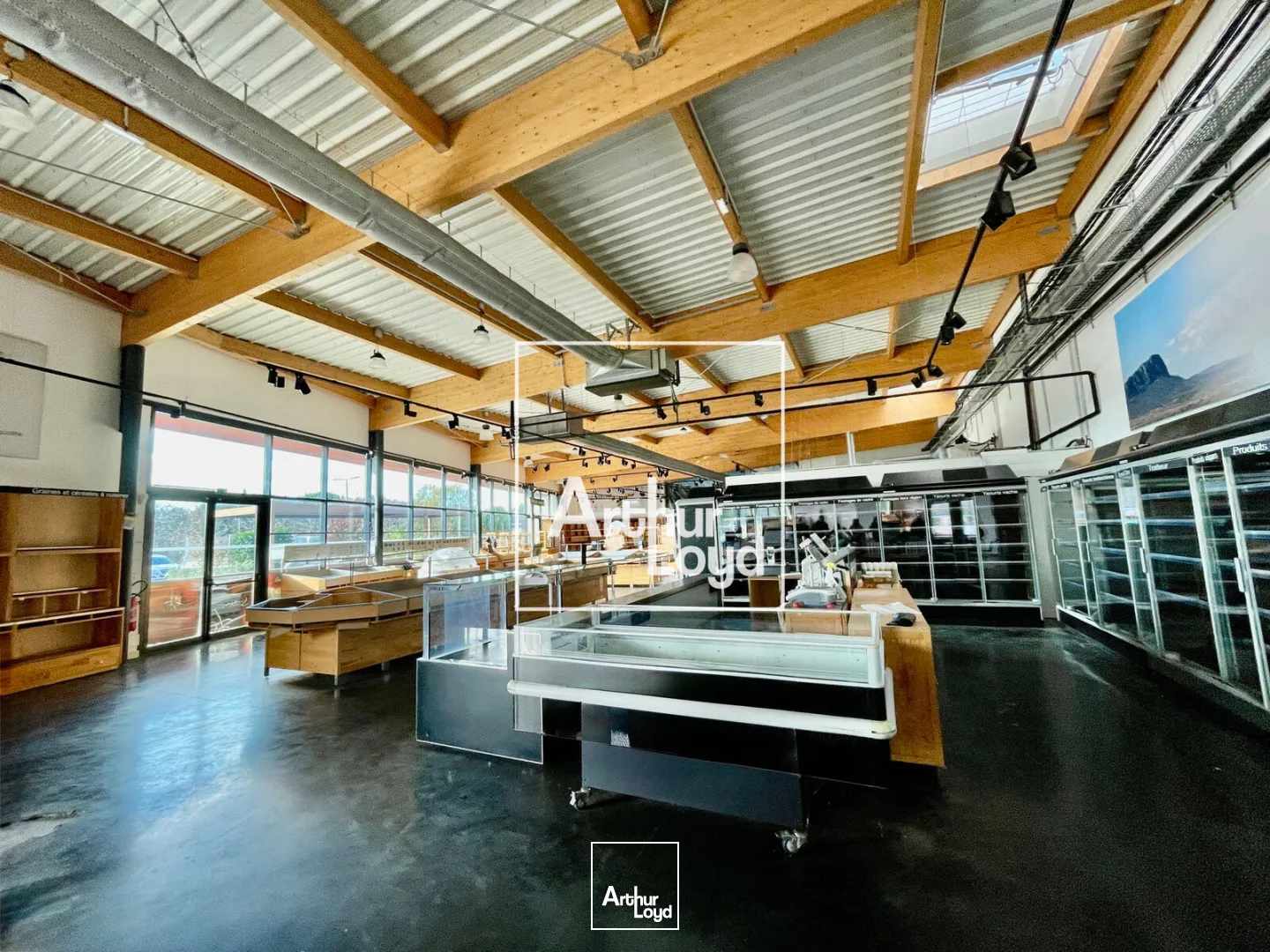 Local commercial d'exception à louer - 650 m2 - Forte visibilité et accès optimisés