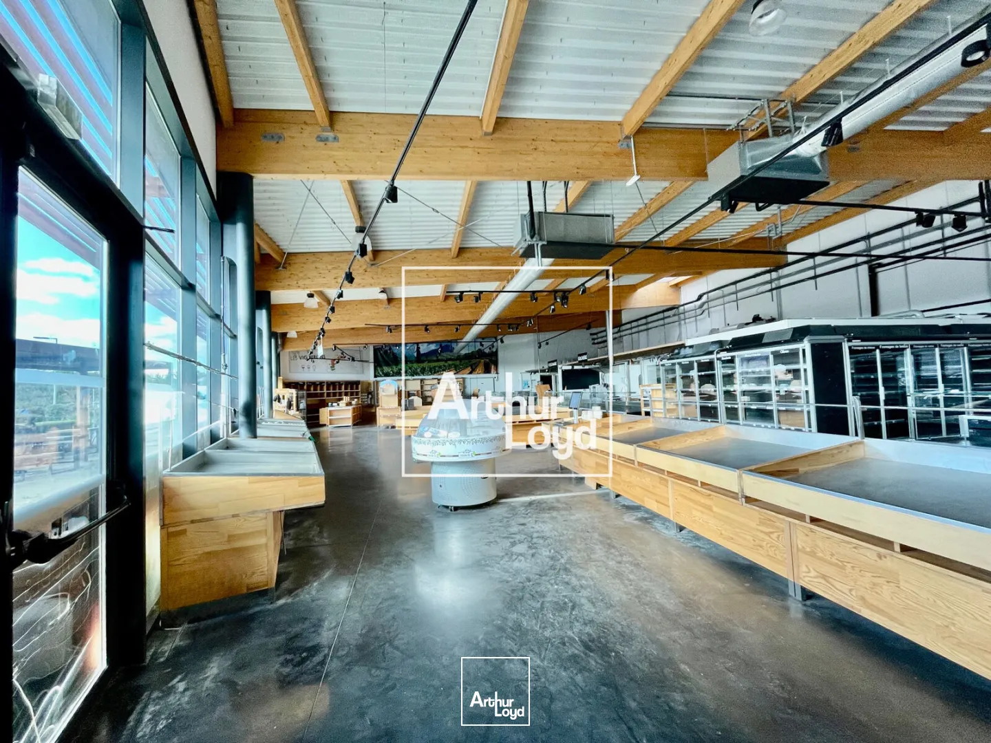 Local commercial d'exception à louer - 650 m2 - Forte visibilité et accès optimisés