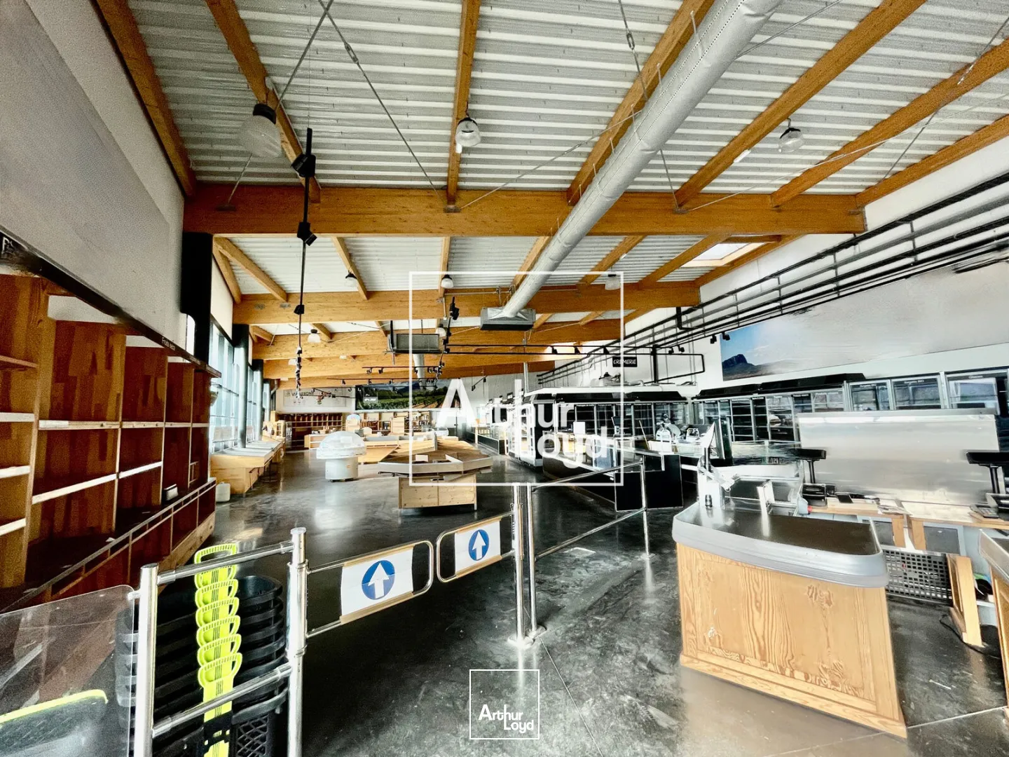 Local commercial d'exception à louer - 650 m2 - Forte visibilité et accès optimisés