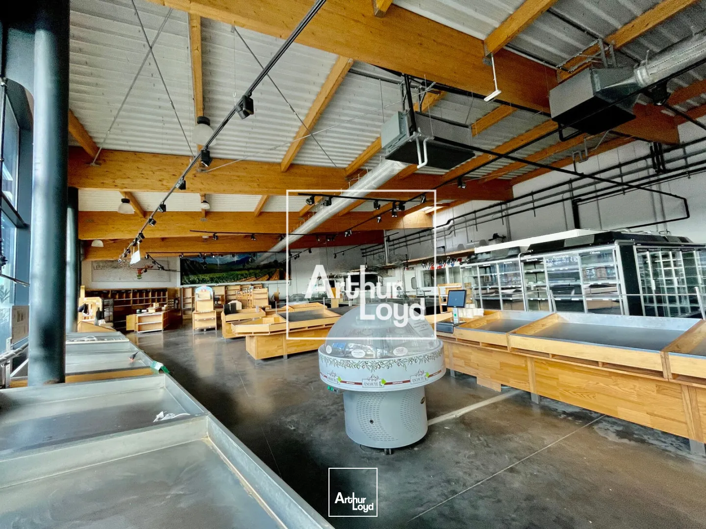 Local commercial d'exception à louer - 650 m2 - Forte visibilité et accès optimisés