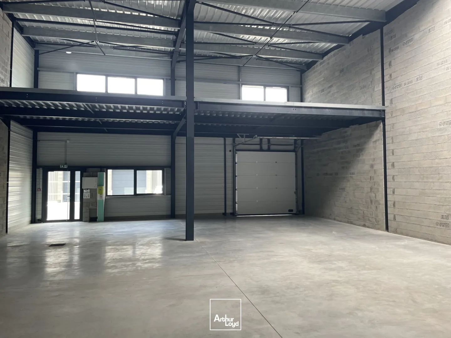 Entrepôt à louer à Saint-Herblain avec excellente visibilité et accès