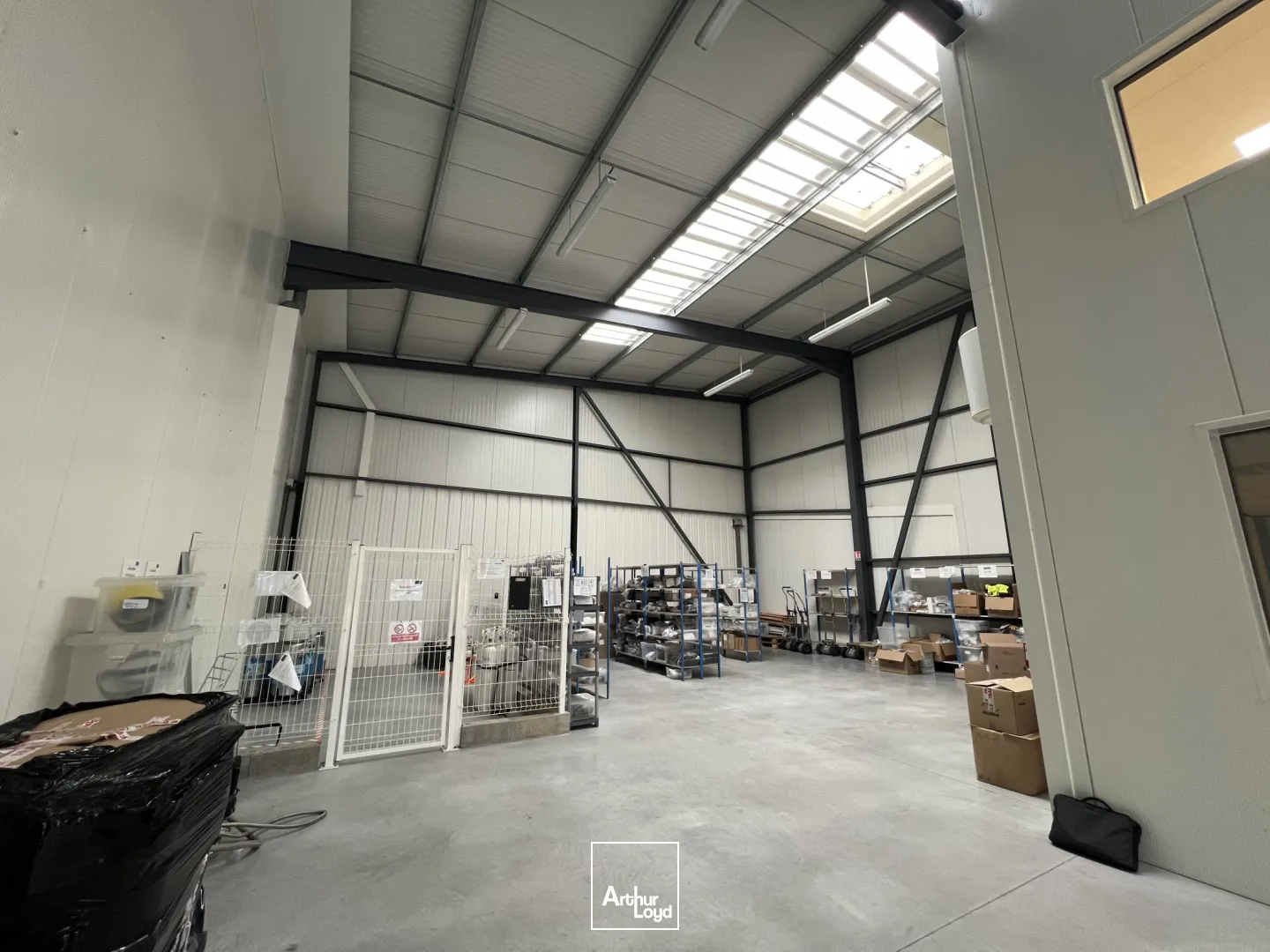 LOCAL D'ACTIVITE A LOUER - 340 M² - CAUDAN