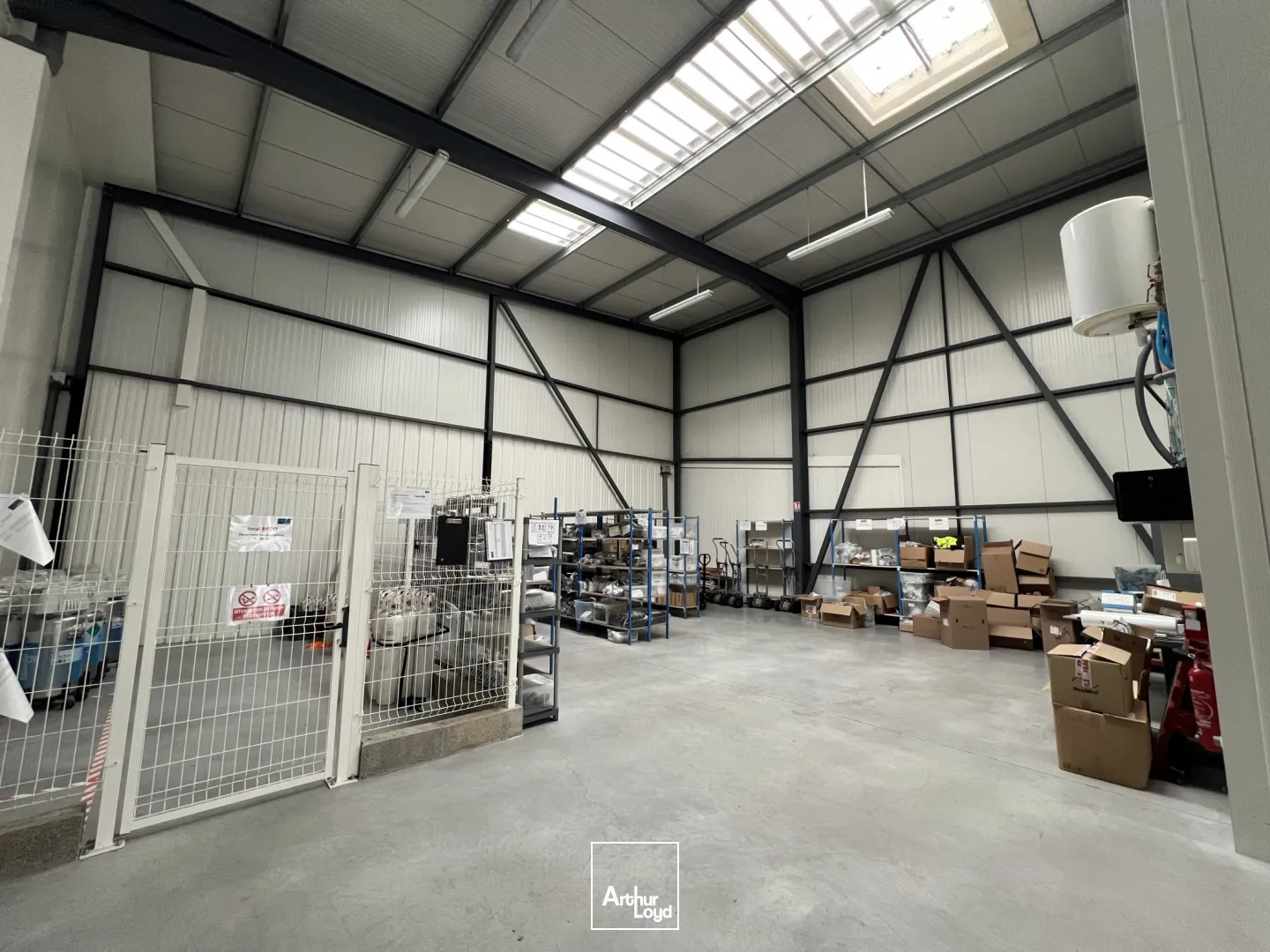 LOCAL D'ACTIVITE A LOUER - 340 M² - CAUDAN