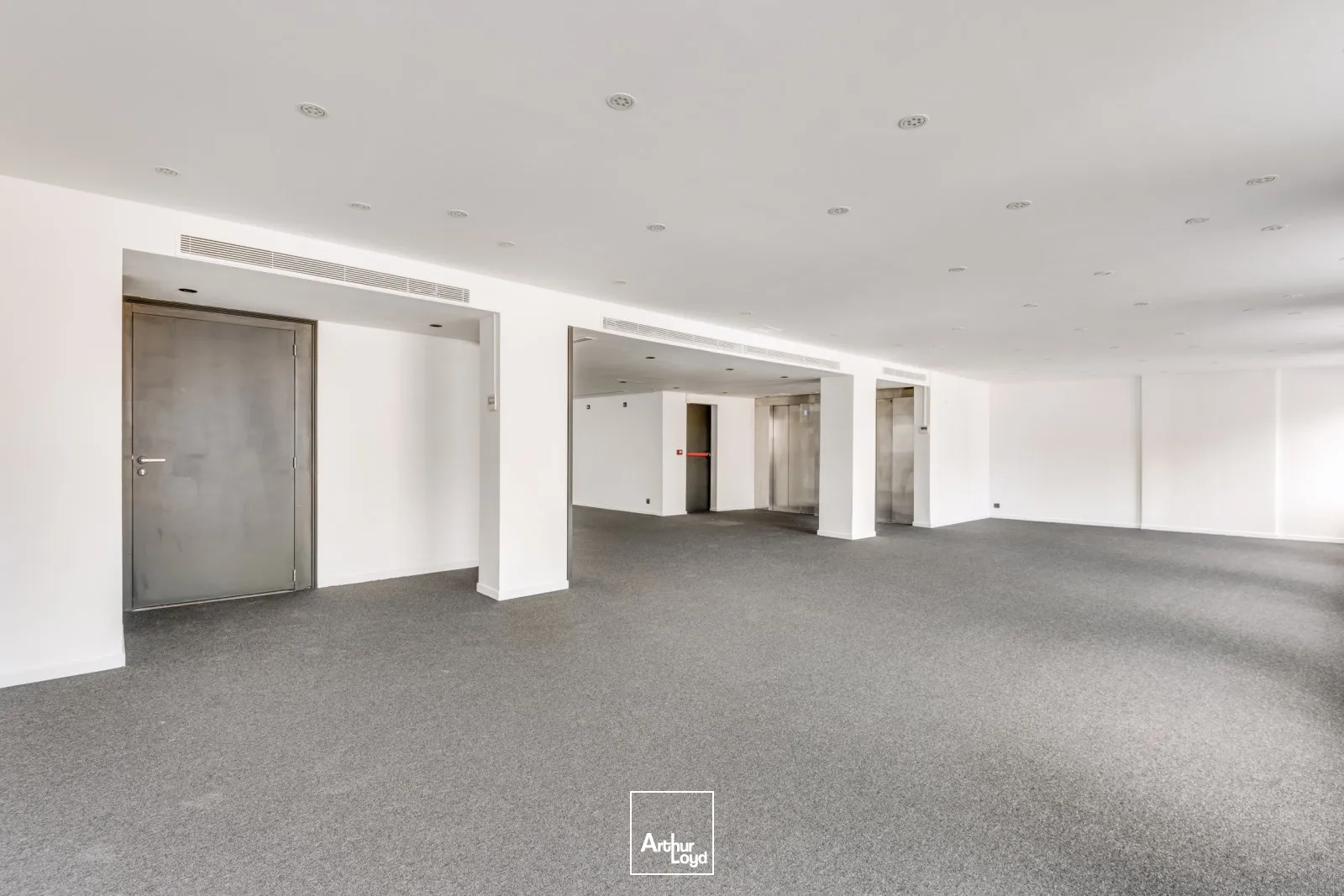 Bureaux à louer à PARIS 75008