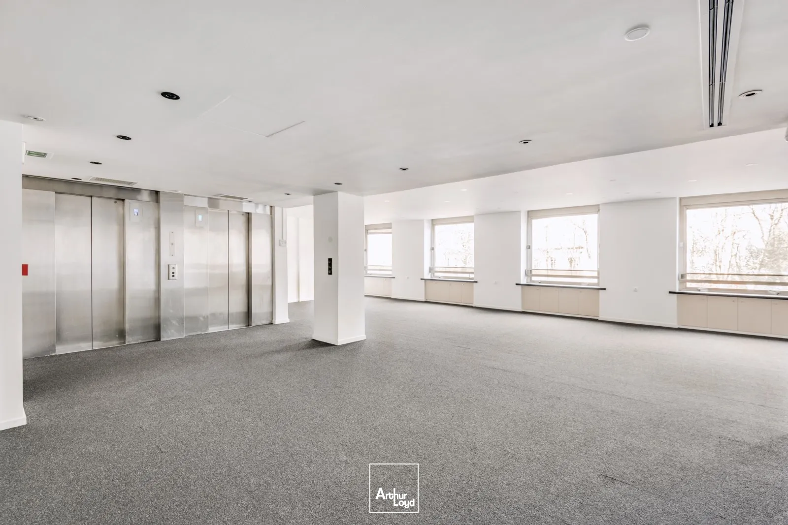 Bureaux à louer à PARIS 75008