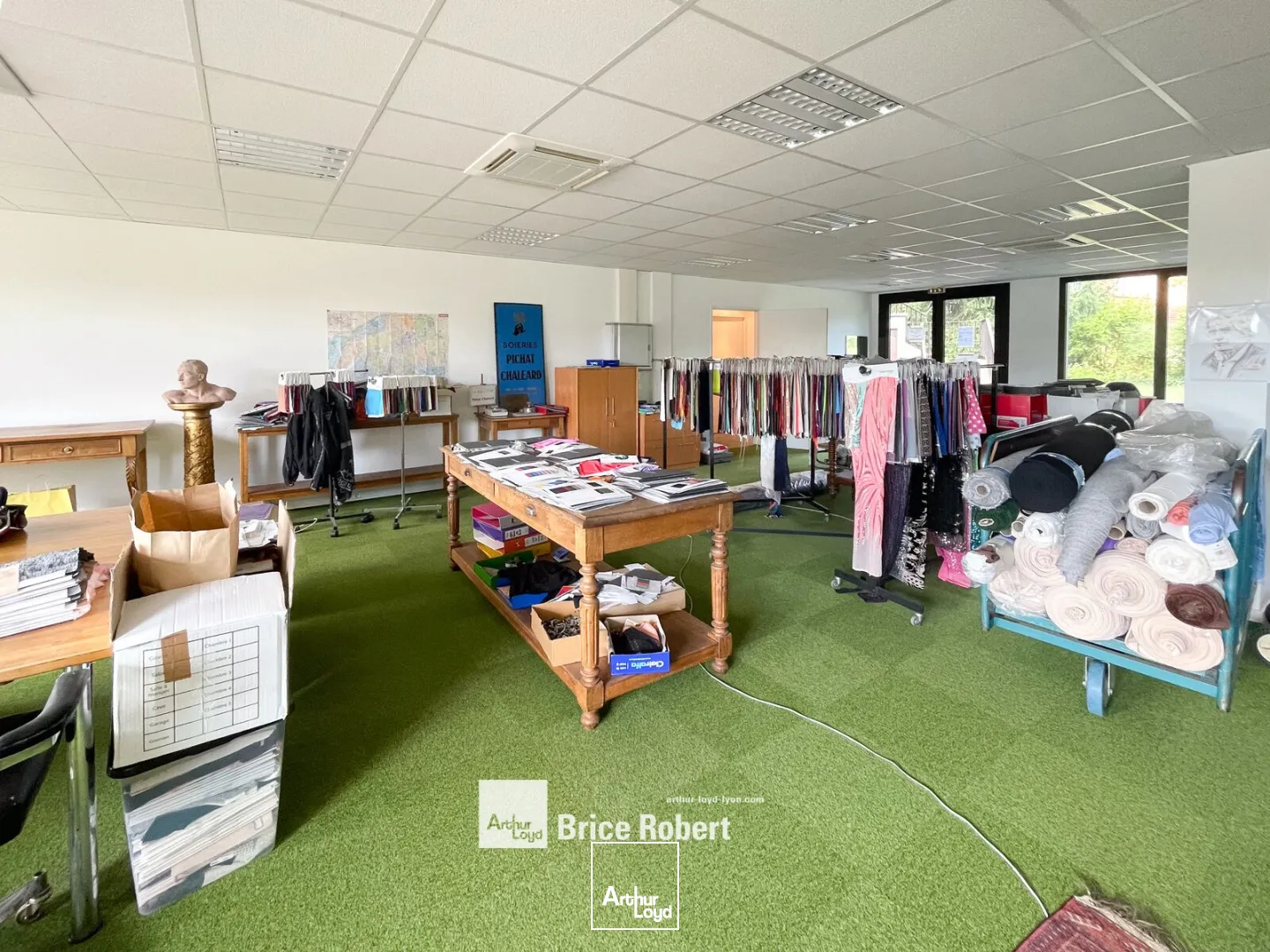 Location Bureaux avec stockage léger - Calme- Dardilly - Au coeur de la TECHLID