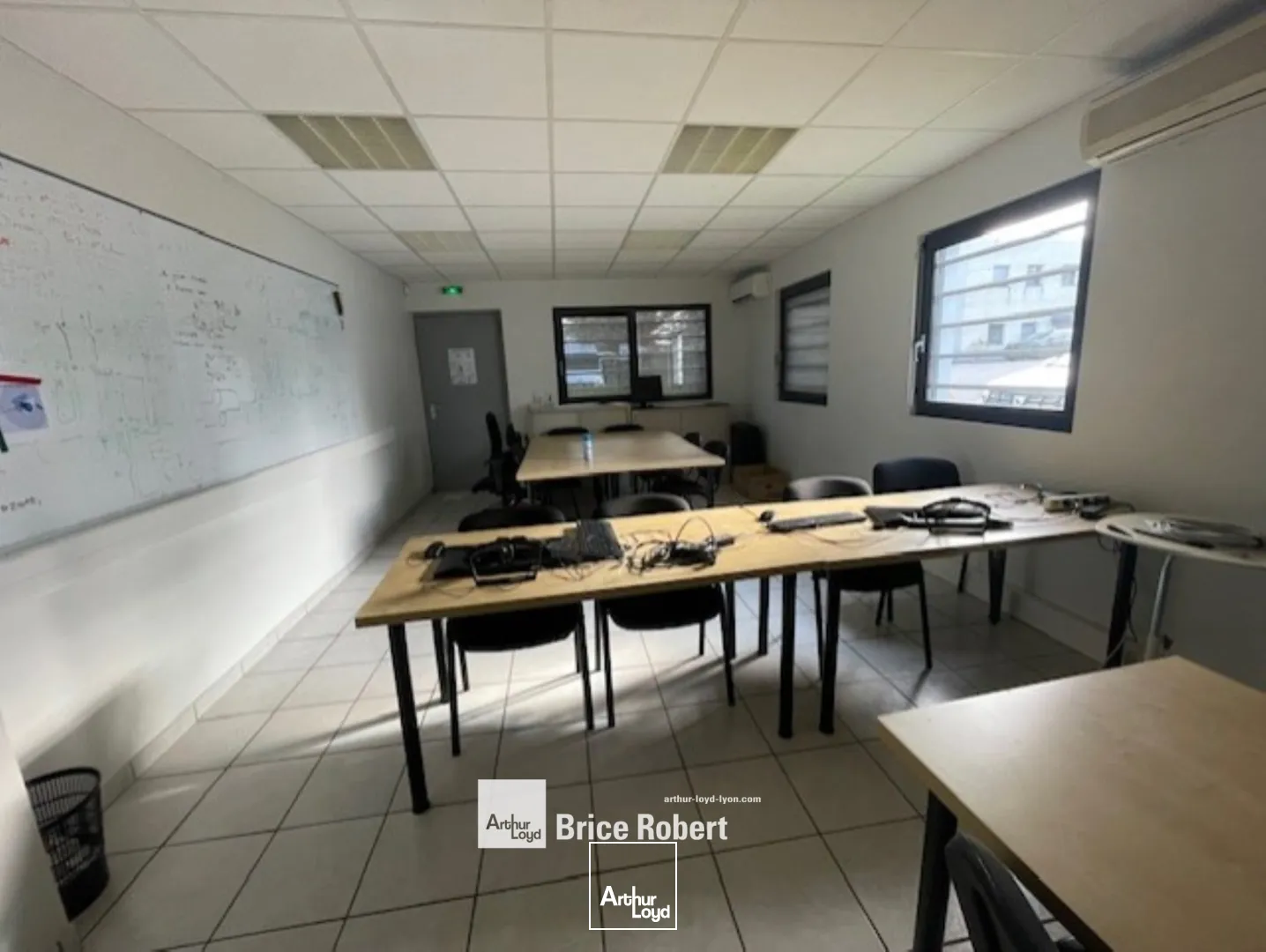 A vendre - PARC BOURDARIAS - Bureaux avec entrée indépendante - Vénissieux 