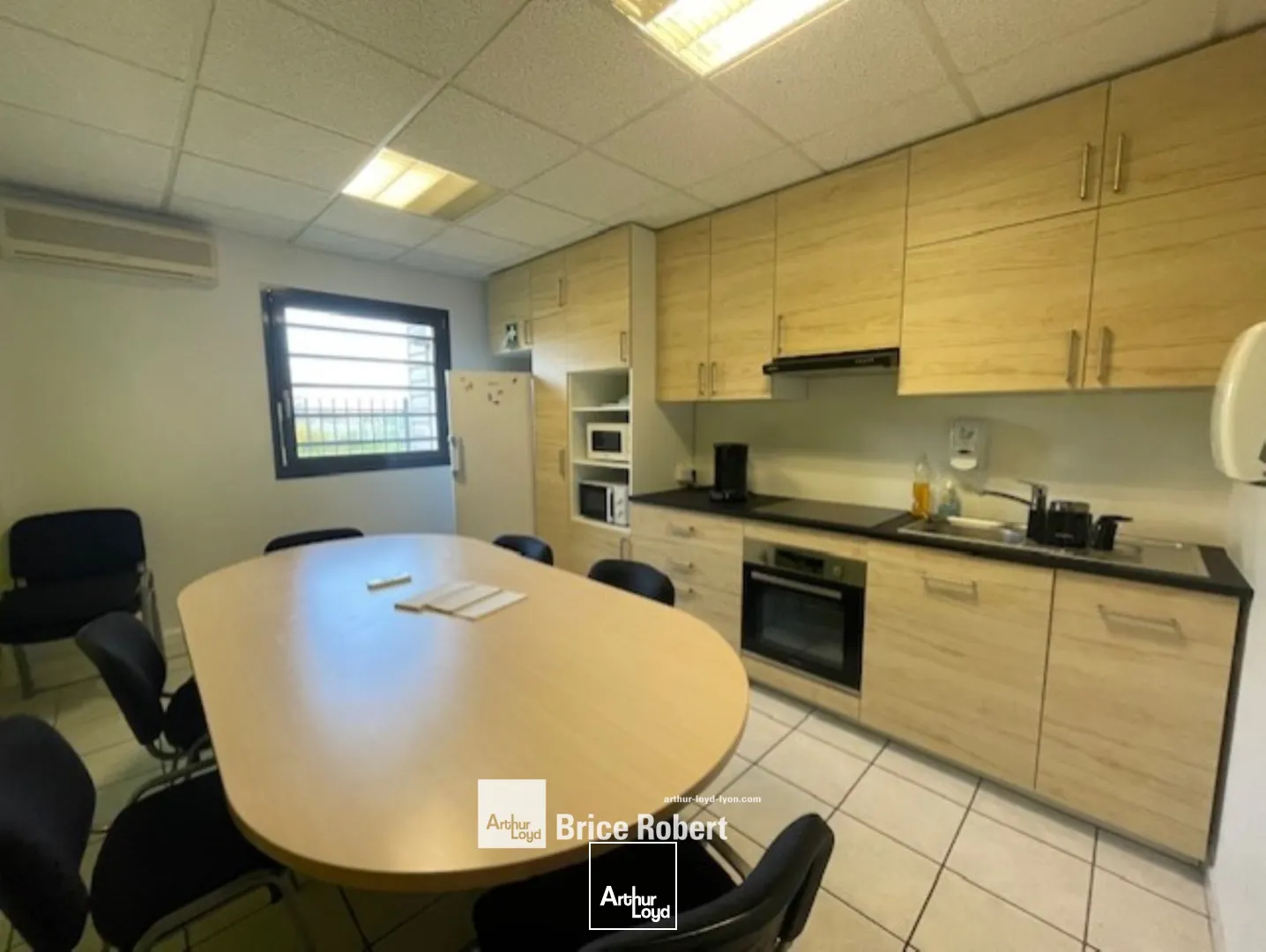 A vendre - PARC BOURDARIAS - Bureaux avec entrée indépendante - Vénissieux 