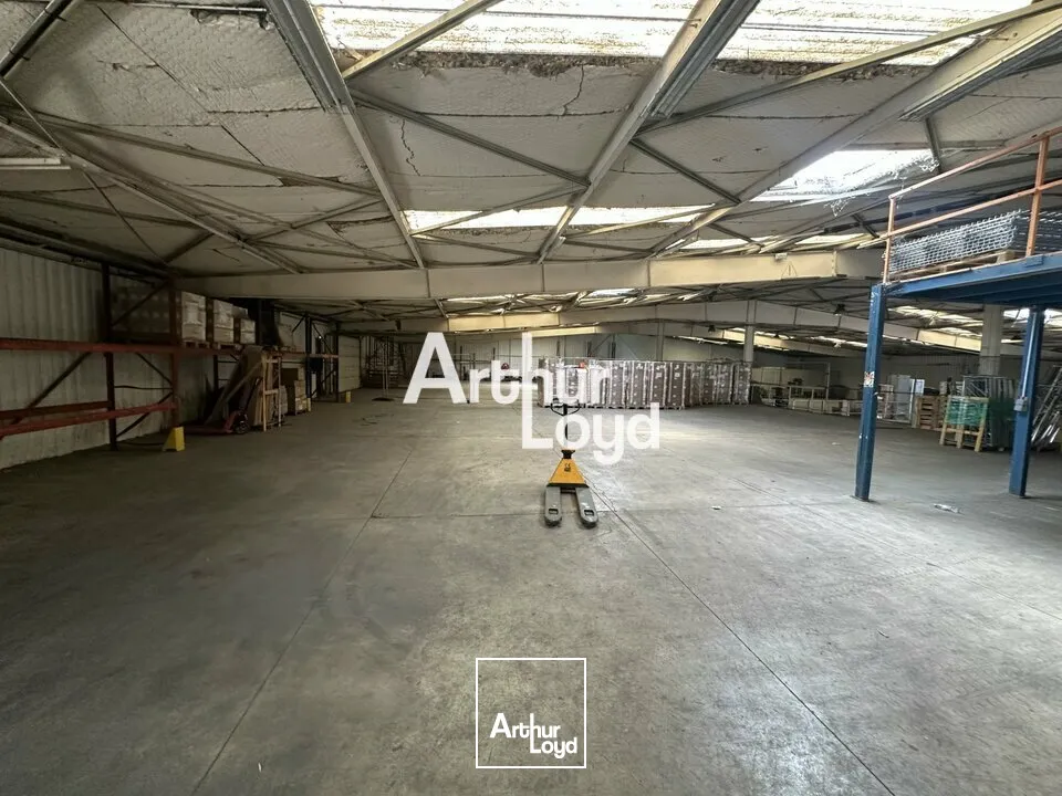 1 000 m² de surface de stockage divisible à partir de 500m²