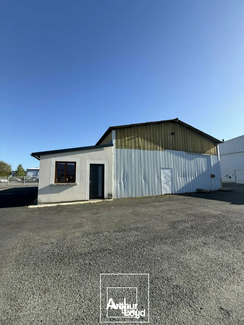 Bâtiment d'activité de 1350m2 aménagé pour de l'agroalimentaire + local de 105m2- zone de l'aérodrome - proximité A20 et A89