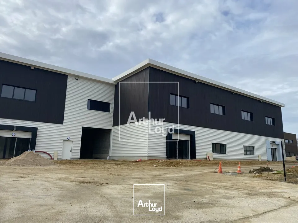 OLLAINVILLE - BATIMENT NEUF A VENDRE