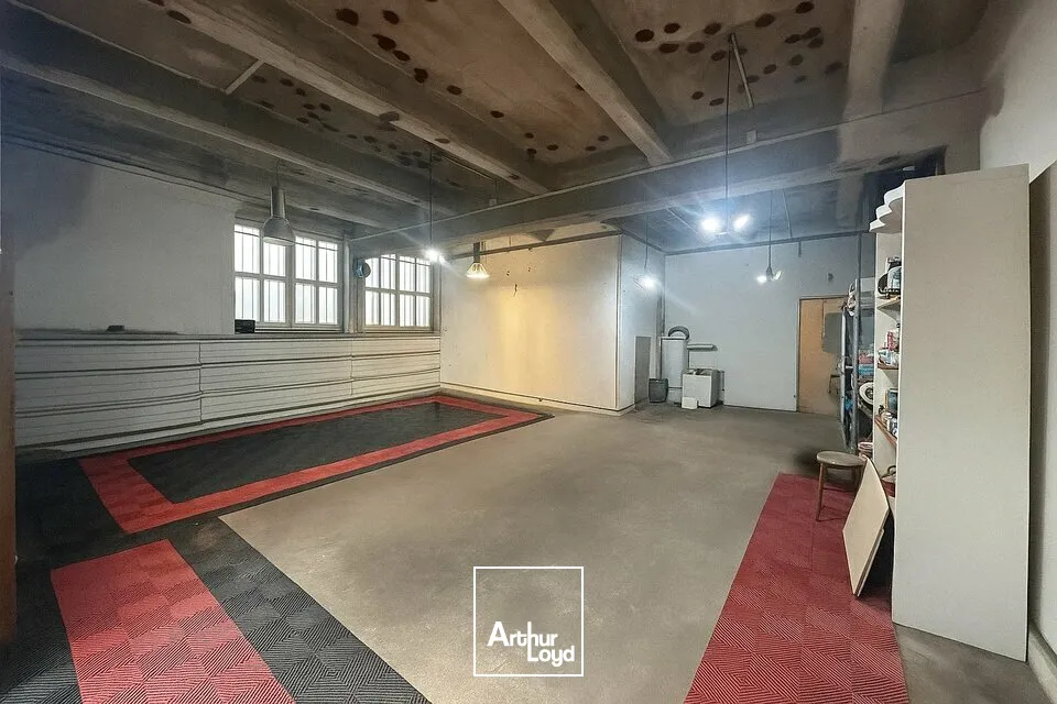 A VENDRE - LOCAL COMMERCIAL AVEC VISIBILITÉ - 175m² - POITIERS