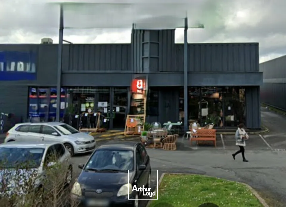 LOCAL COMMERCIAL - 510 M2 - ZONE MENDES FRANCE