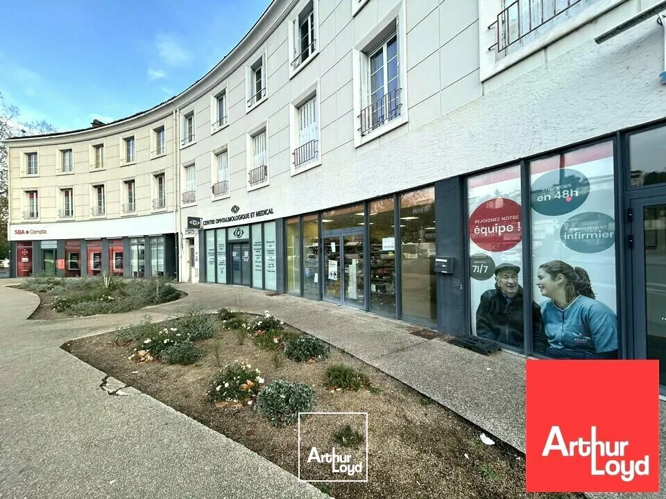 A LOUER - LOCAL COMMERCIAL  AXE TRÈS PASSANT - 85m²