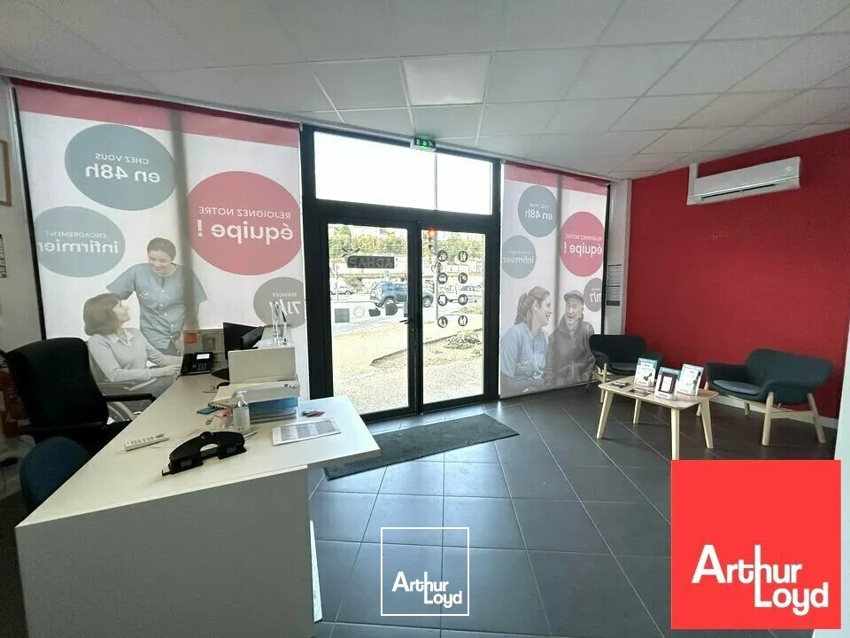 A LOUER - LOCAL COMMERCIAL  AXE TRÈS PASSANT - 85m²