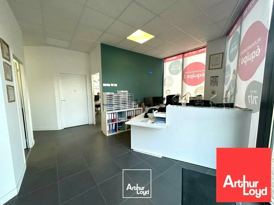 A LOUER - LOCAL COMMERCIAL  AXE TRÈS PASSANT - 85m²