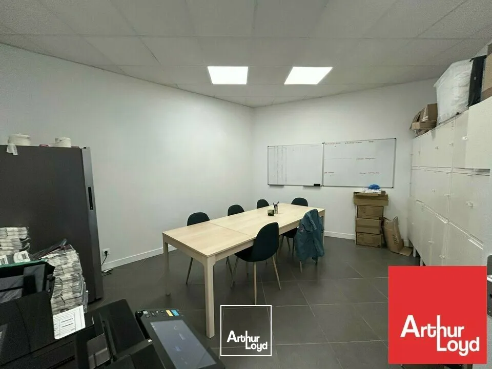 A LOUER - LOCAL COMMERCIAL  AXE TRÈS PASSANT - 85m²