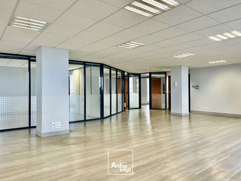 LE HAVRE VUE MER  À LOUER - BUREAUX 205 m² 